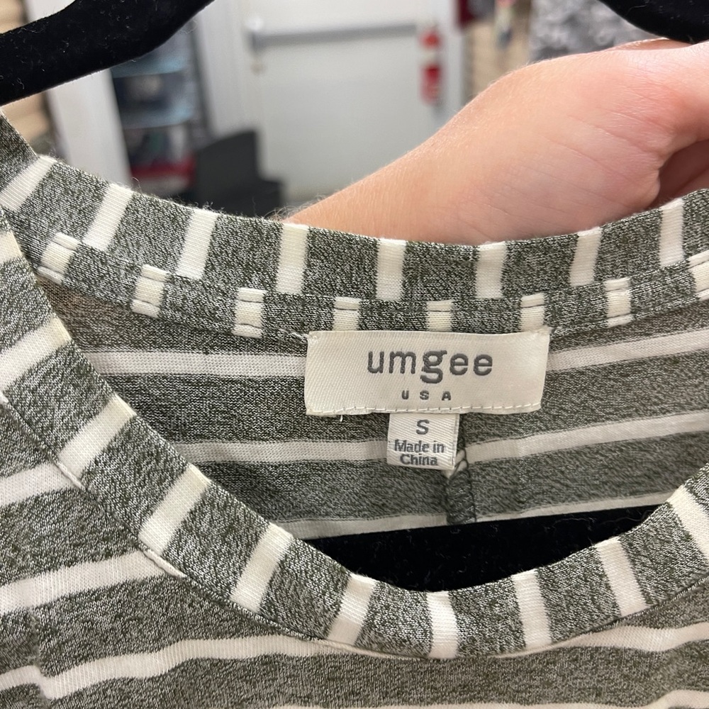 Top with split back - Picture 3 of 3